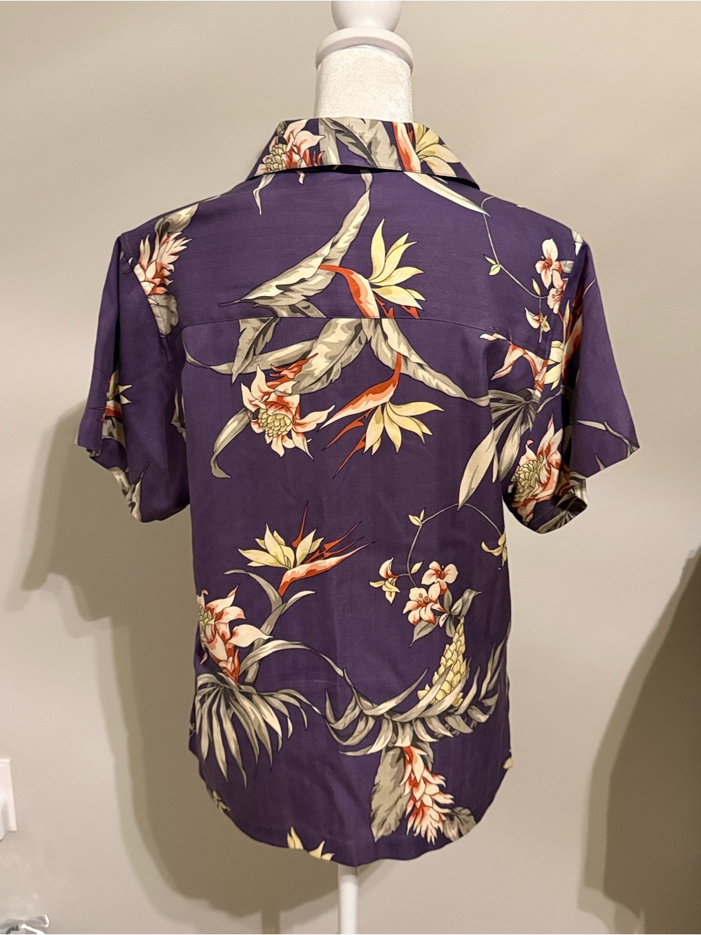 Vintage Tommy Bahama Women’s Washable 100% Silk Button Down Shirt, Size M - Picture 5 of 10